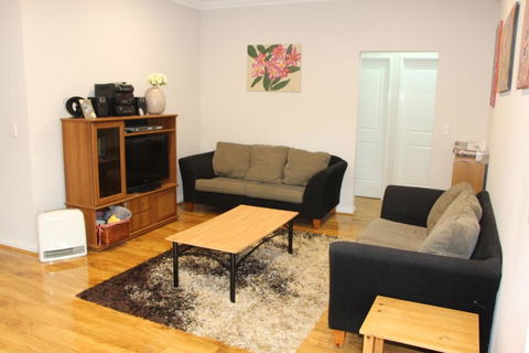 Frangipani Villa Innaloo - Accommodation Australia 3