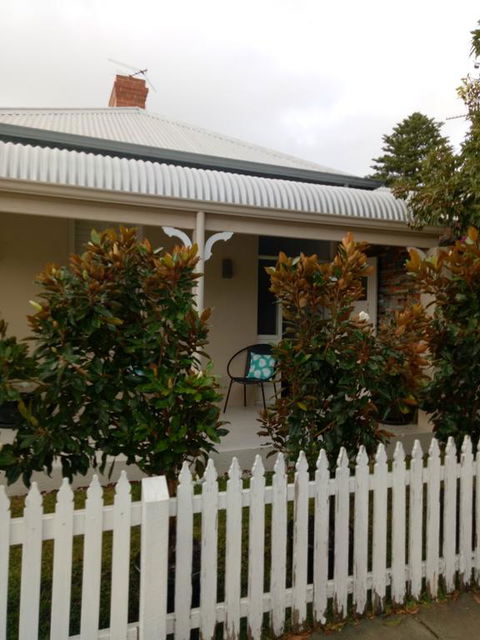 FUNKY COTTAGE - Accommodation Australia 0