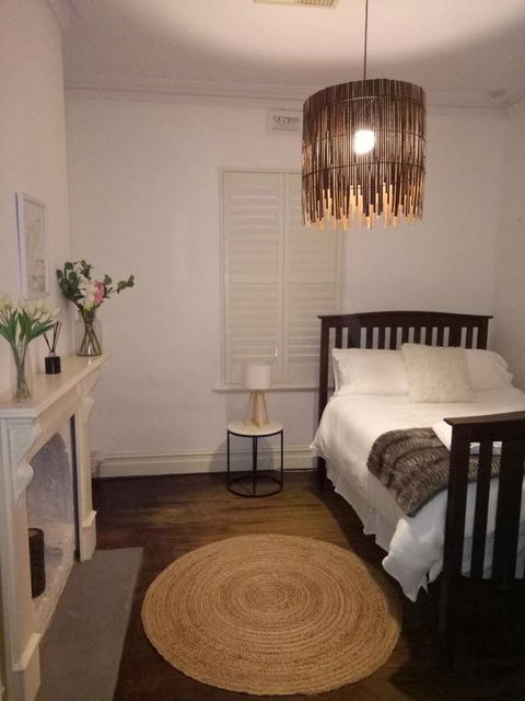 FUNKY COTTAGE - Accommodation Australia 2