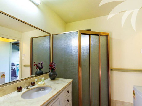 Fyshwicks Cottage - Australia Shopping 2