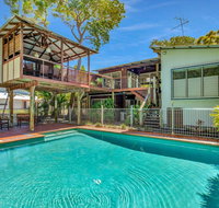 Gecko's Rest - Rainbow Shores Executive Beach House Pet Friendly Pool Wi-fi - Accommodation Australia