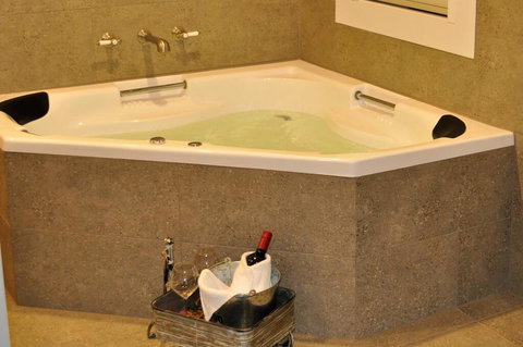 Georges At Hepburn - Miner's Cottage - Australia Shopping 2