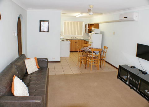 Geraldton Holiday Unit - Accommodation Australia 3