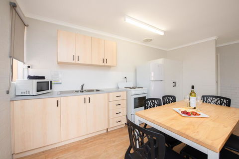 Geraldton's Ocean West Holiday Units & Short Stay Accommodation - Accommodation Australia 1
