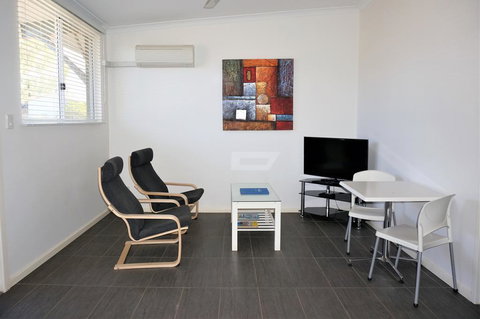 Getaway Villas Unit 38-3 - 1 Bedroom Self-Contained Accommodation - Australia Shopping 3