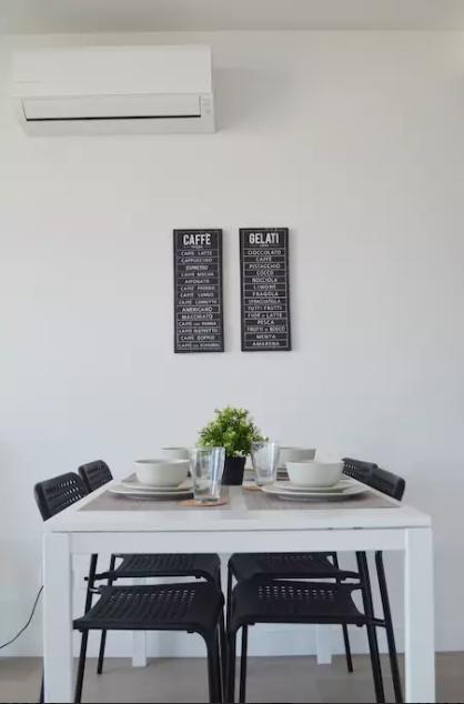 Gladly Inn 2802 - Australia Shopping 3