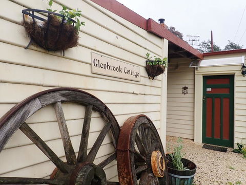Glenbrook House & Cottage - Accommodation Australia 0