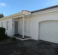 Glenelg Holiday Apartments-Colonial Square - Accommodation Australia