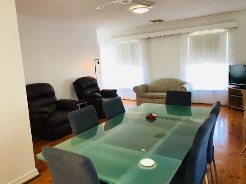 Glenelg Holiday Apartments-Colonial Square - Australia Shopping 2