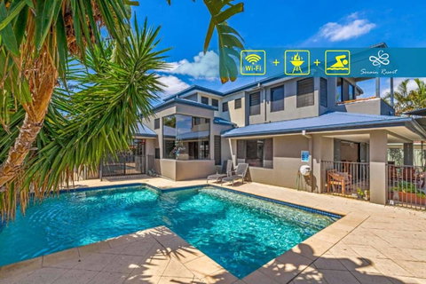 Gold Coast Stunning Waterfront Holiday Retreat - Bed n Breakfasts 0