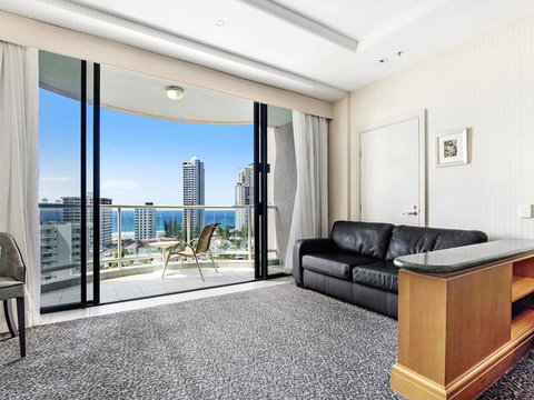 Gold Tower 2 Bed In Oaks Surfers Paradise - Australia Shopping 3