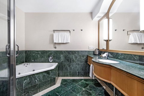 Gold Tower Private Hotel Suite With Ocean Views - Australia Shopping 2