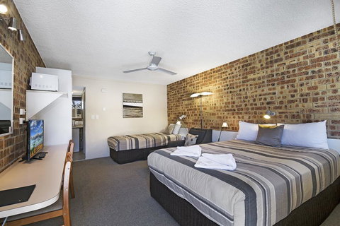 Golden Beach Motor Inn - Australia Shopping 3
