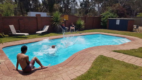 Golden Country Motel And Caravan Park - Australia Shopping 1