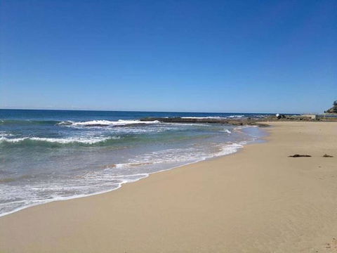 Golden Sands 1 - Absolute Beachfront - Accommodation Australia 0