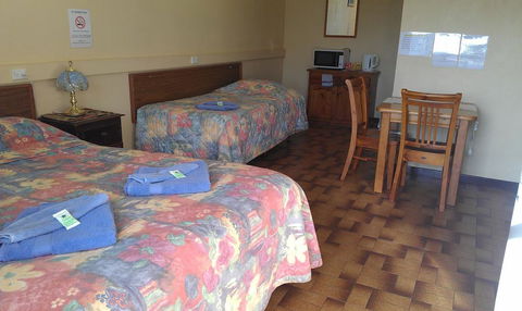 Goolgowi Highway Motel - Local Tourism 3