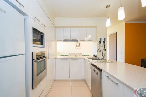 Gorgeous 4 Bed Beachside Apartment - Diamond Beach Resort - Australia Shopping 1