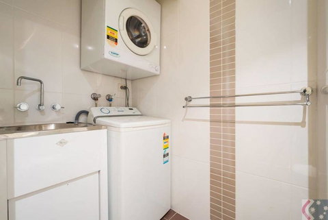 Gorgeous 4 Bed Beachside Apartment - Diamond Beach Resort - Australia Shopping 2