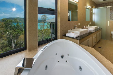 GRAND LUXURY MANSION WITH POOL, 2 BUGGIES AND FABULOUS OCEAN VIEWS - Australia Shopping 2