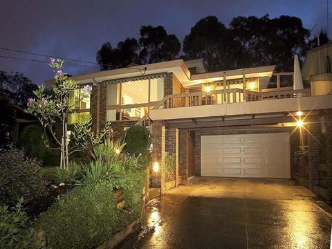 Great Views/Location 5 Bedrooms In Glen Waverley - Accommodation Australia 0
