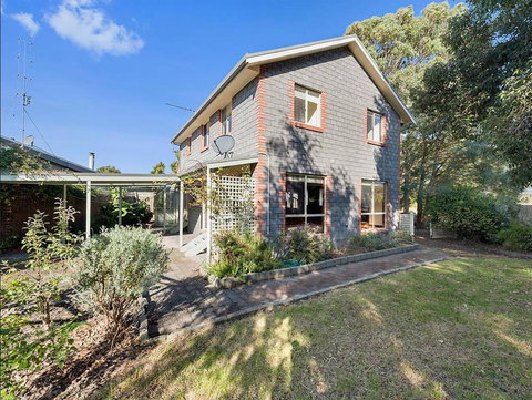 GUMS & ROSES - Family Home In The Heart Of Town. - Australia Shopping 1