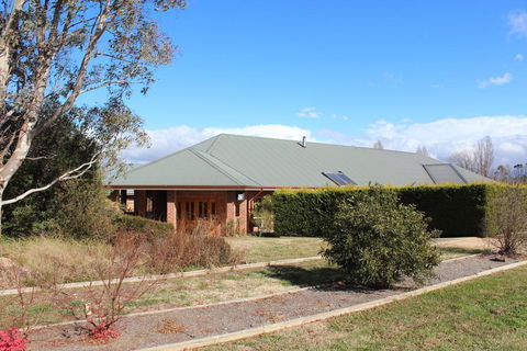 Gundaroo Manor Bed & Breakfast - Australia Shopping 0