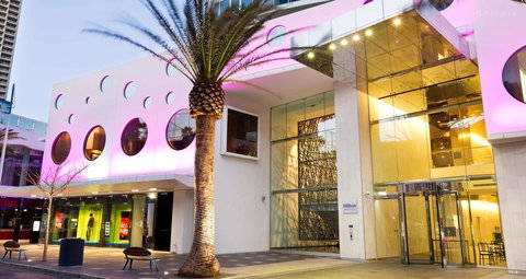 H Ocean View In Surfers Paradise - Bed n Breakfasts 0