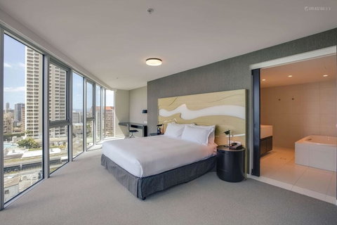 H Ocean View In Surfers Paradise - Bed n Breakfasts 2