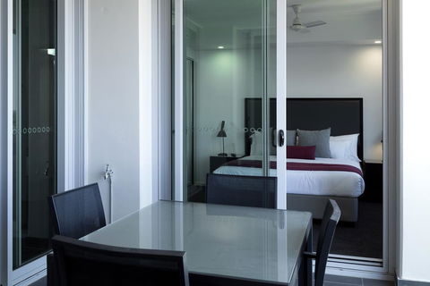 H On Mitchell Apartment Hotel - Local Tourism 1