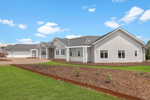 Hamptons On Figtree - Local Tourism 3