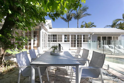 Hamptons Style Family Home 5 Minutes From Beach - Local Tourism 3