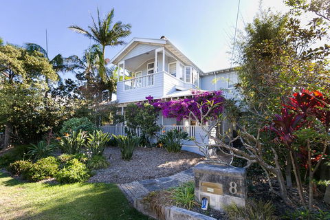 Hamptons Style Family Home 5 Minutes From Beach - Local Tourism 1