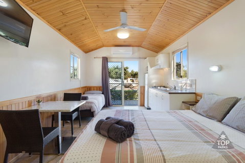 Harbour Lights Tourist Park - Accommodation Australia 1