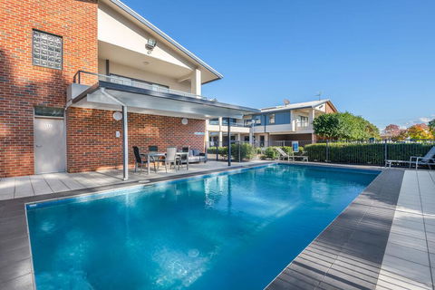 Hawkesbury Race Club Motel - Australia Shopping 2