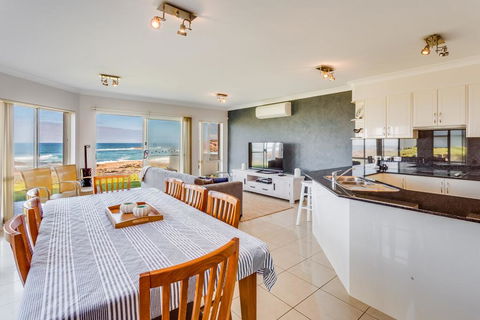 Hear The Waves At Anna Bay! - Accommodation Australia 1