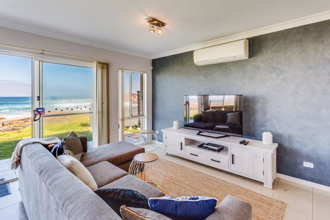 Hear The Waves At Anna Bay! - Accommodation Australia 3