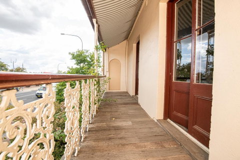 Heritage Bowen Terrace 3 Bed, 2 Bath - Walk To CBD - Accommodation Australia 3