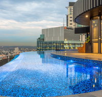 High Life Central with Pool and Car Park - Accommodation Australia