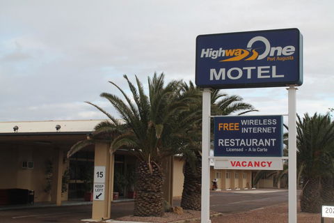 Highway One Motel - Accommodation Australia 3