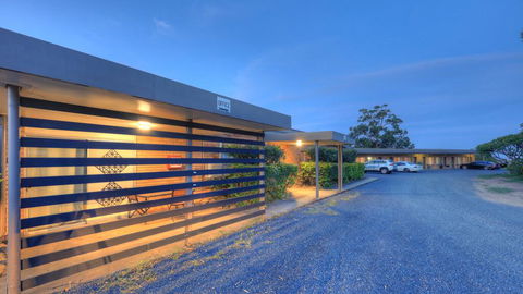 Hilldrop Motor Inn - Australia Shopping 2