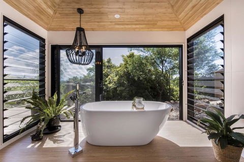 Hilltop Hideaway Luxury Style - Accommodation Australia 0