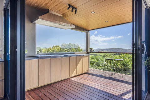 Hilltop Hideaway Luxury Style - Accommodation Australia 2