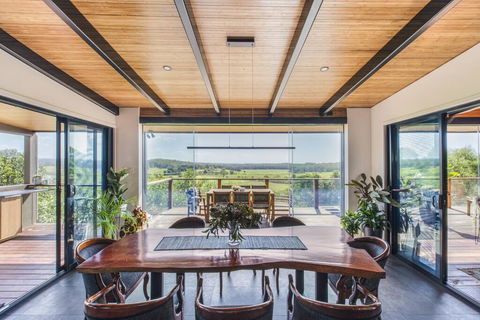Hilltop Hideaway Luxury Style - Accommodation Australia 1