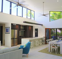 Hilltop Views - Cannonvale - Accommodation Australia