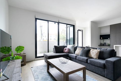 HOLIDAY HOME 3BR TOWNHOUSE With WIFI NEAR HIGHPOINT - Accommodation Australia 0