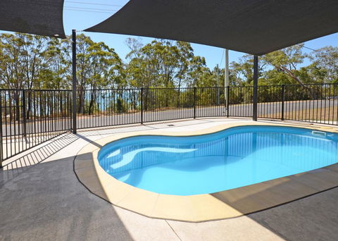 Holiday In Style - Hervey Bay - Local Tourism 0