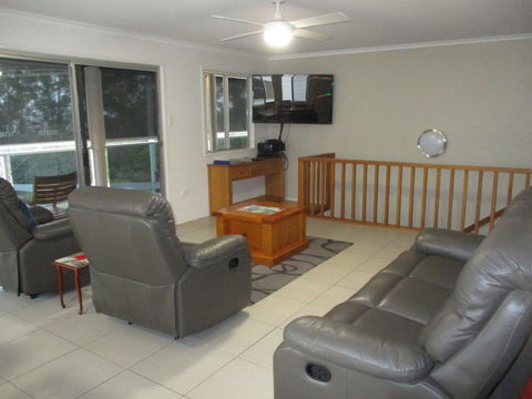 Holiday In Style - Hervey Bay - Local Tourism 3