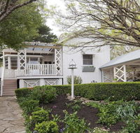 Hollyoak Cottage - delightful ducks and doileys - Accommodation Australia