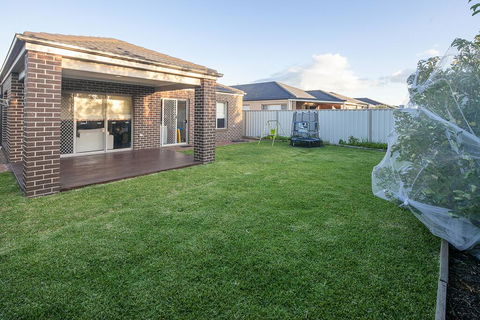 Homely Getaways In Central Pakenham - Pet Friendly - Accommodation Australia 1