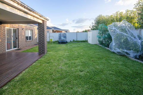 Homely Getaways In Central Pakenham - Pet Friendly - Accommodation Australia 3
